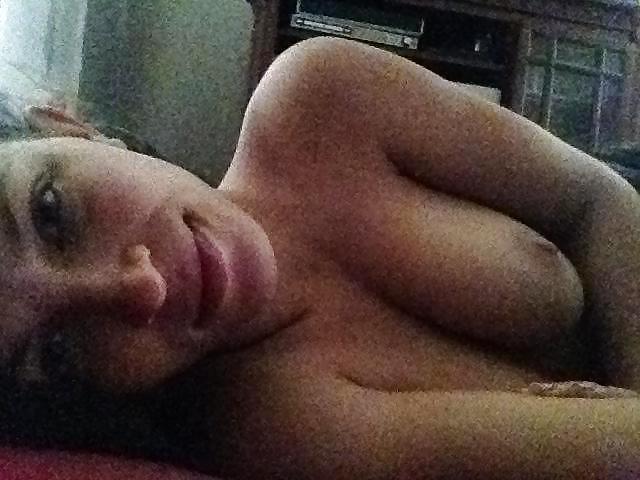 elle adore la baise par tous les trous